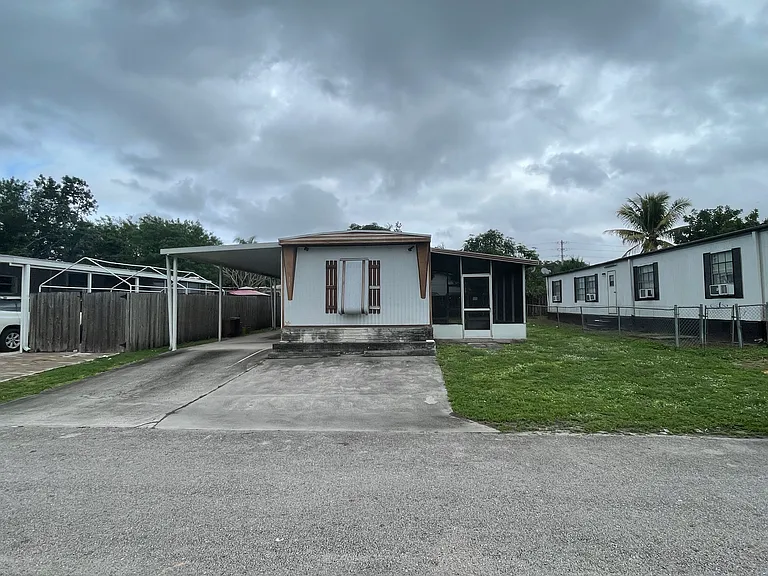 23034 Watergate Cir #E3 — Photo 13
