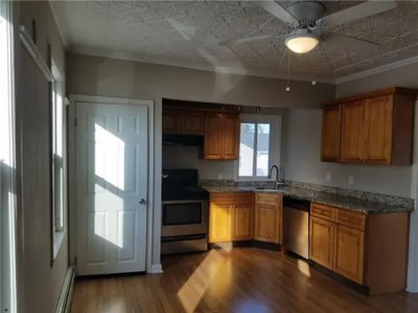 46 Warwick Rd, Pawtucket, RI 02861