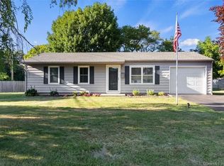 8 Indian Field Rd, Groton, CT 06340