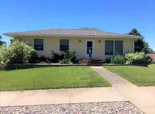 1005 W 2nd St, Pierre, SD 57501