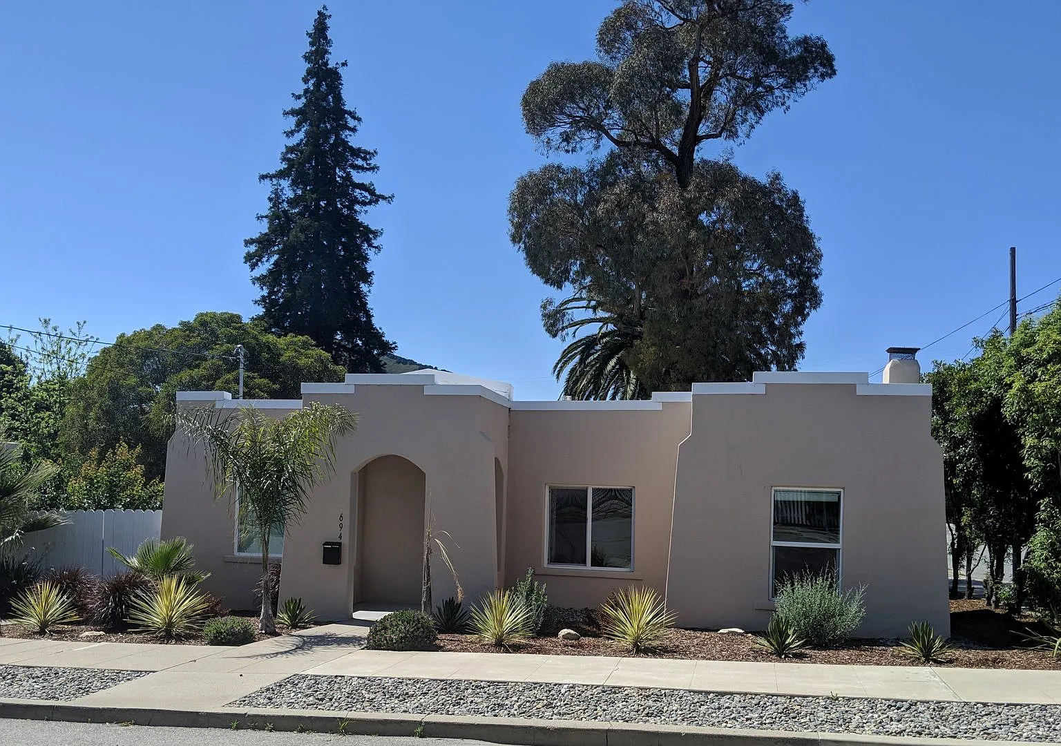 0116 694 & 696 Church — Photo 1