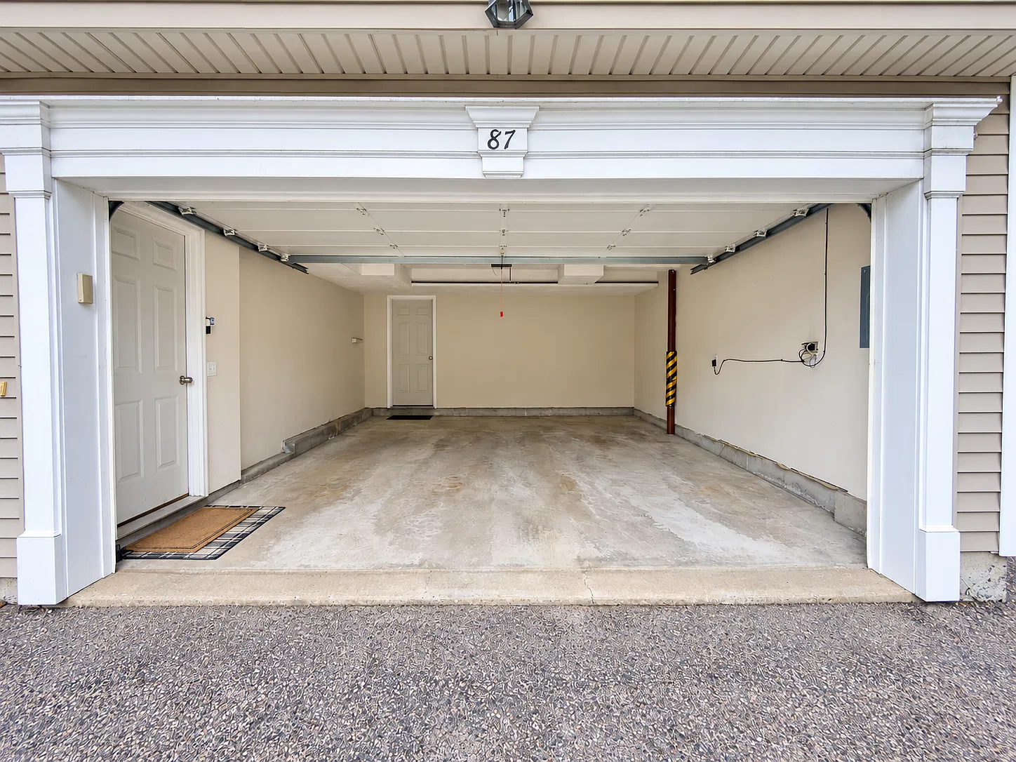 3 bed, 1.5 bath, 1320 sqft, $3,150 — Photo 2