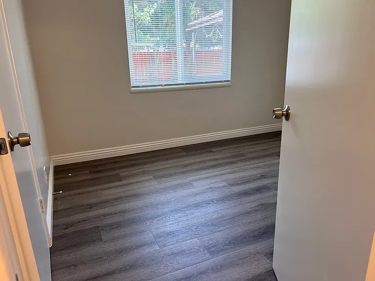 915 E Wingate St — Photo 23