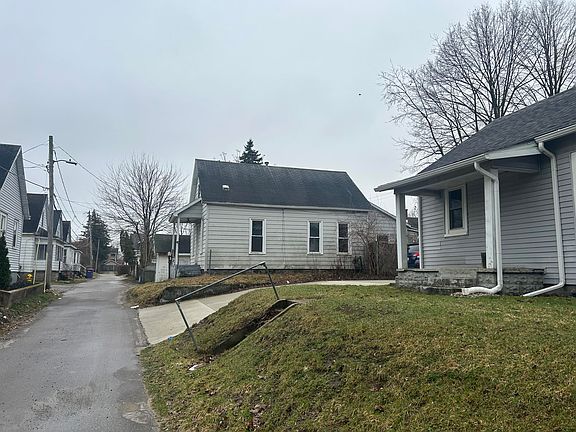 2nd image of 211 Mardell Pl SW