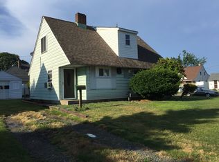 9 Redwing Ln, Levittown, NY 11756