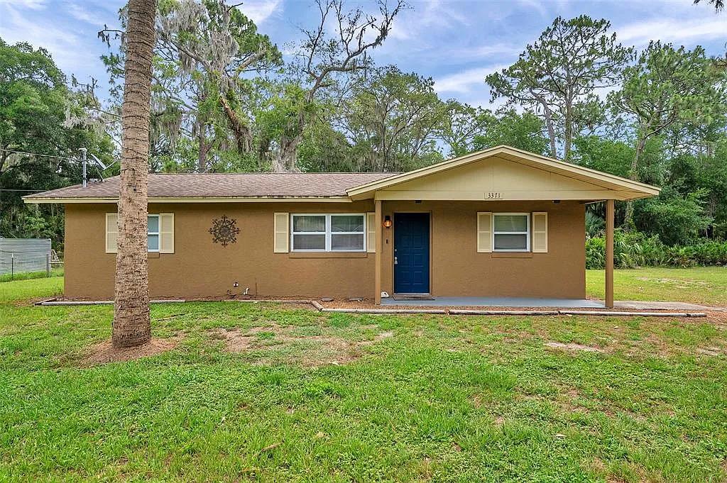 3 bed, 1.0 bath, 1008 sqft, $1,650 — Photo 1