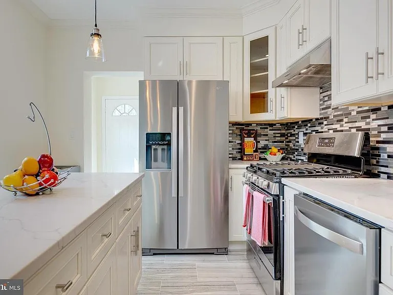 1102 Trinidad Ave NE — Photo 3