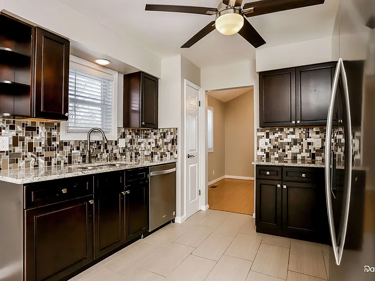 15027 Isleview Dr — Photo 4