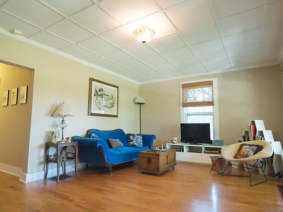 5th image of 3211 Valley View Dr
