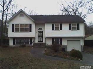 82 Margaret Dr, Coram, NY 11727