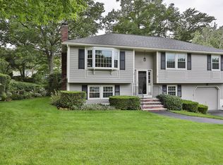 2 Heritage Dr, Woburn, MA 01801