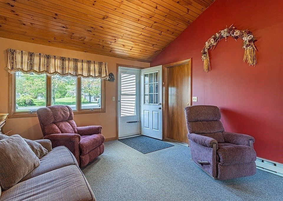 146 Chapel St, Gardner, MA 01440 Zillow