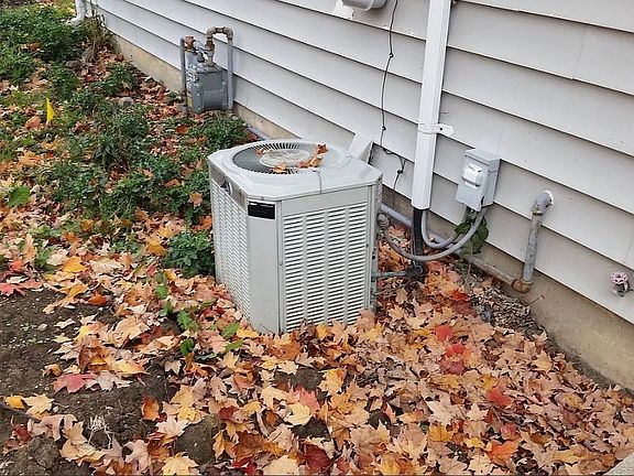 4th image of 1605 W Royale Dr
