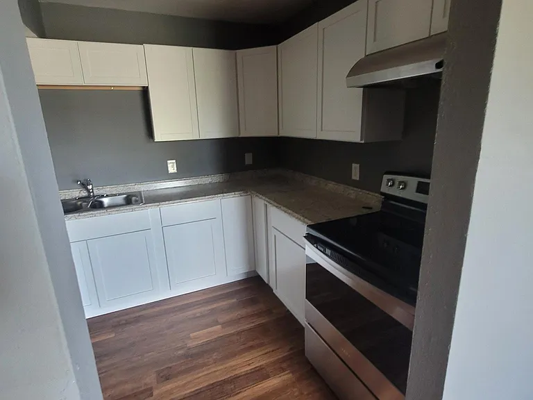 527 E Caney St #G — Photo 10
