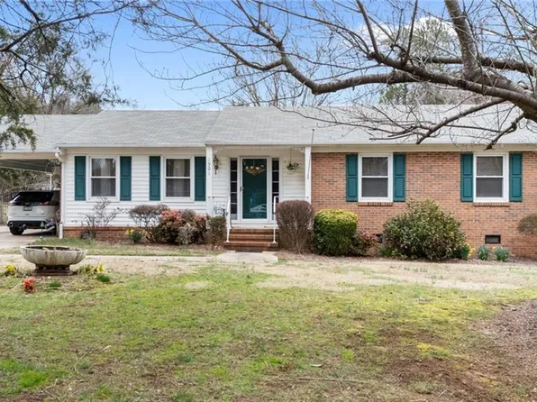 1901 Alderwood Dr, Greensboro, NC 27409