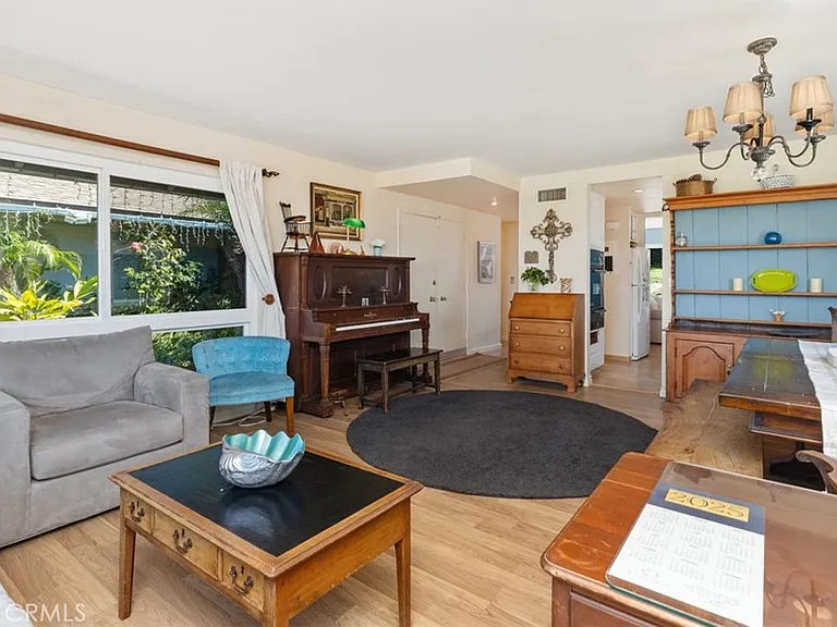 3068 Zell Dr — Photo 8