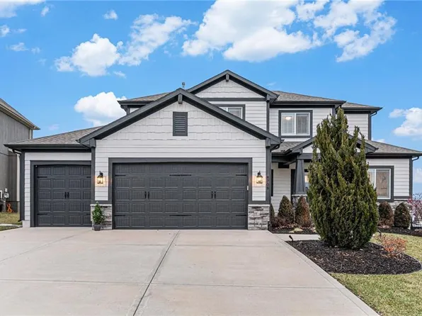 8708 W 166th St, Overland Park, KS 66085