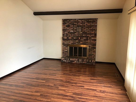 3rd image of 410 S Cryer Ave
