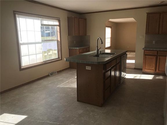 5th image of 706 Groom St