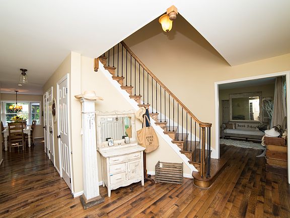 2nd image of 16 Davenport Dr