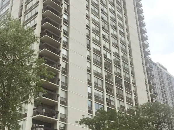 1455 N Sandburg Ter #203, Chicago, IL 60610