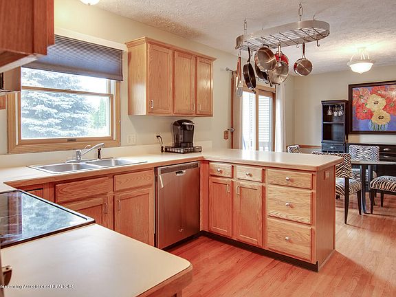 3rd image of 1291 E Harrington Ln