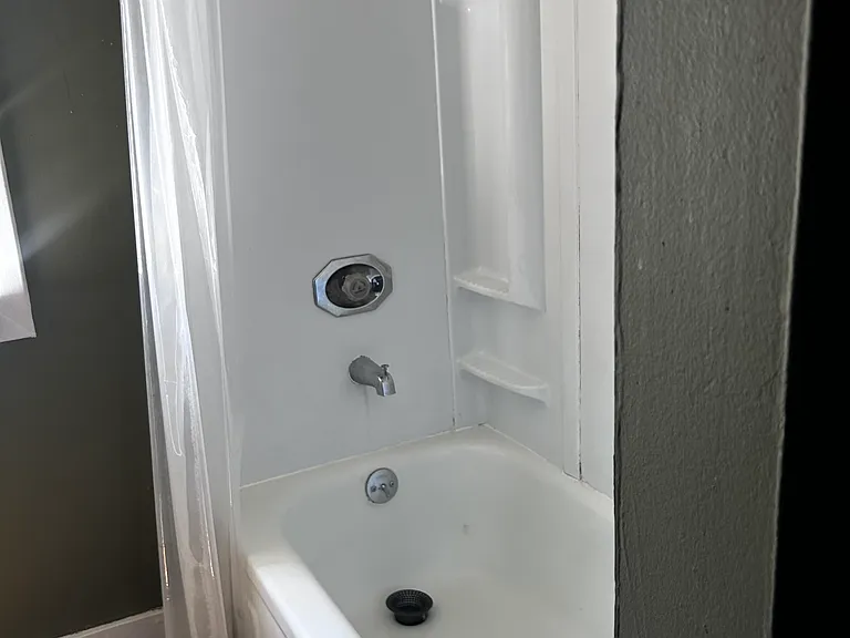 685 Edwards St — Photo 15