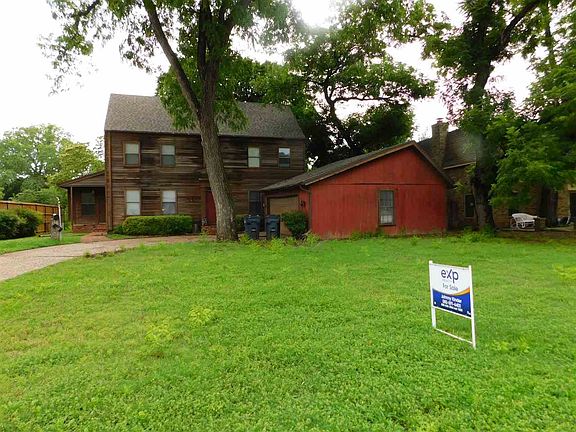 2nd image of 717 NW Heinzwood Cir