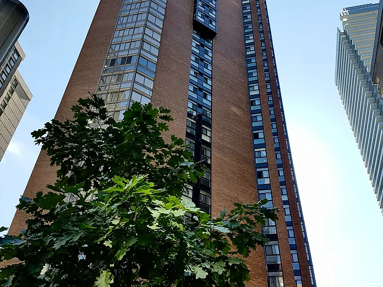 55 Charles St W — Photo 14