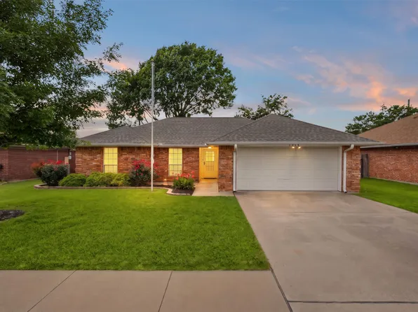 1013 Park Place Blvd, Midlothian, TX 76065