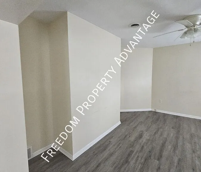 130 Hall Ave #BOTTOM — Photo 10