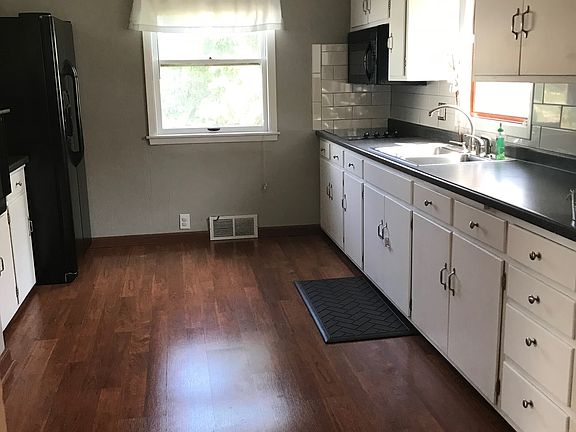 4th image of 1364 Eleanor Ave