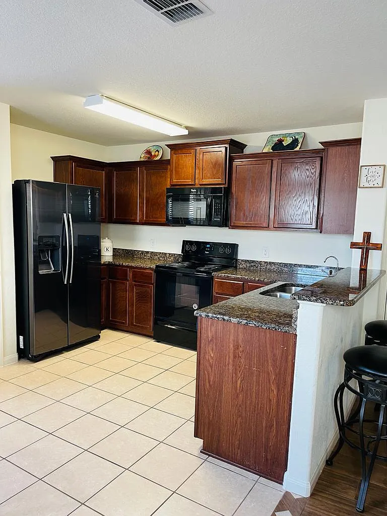 3 bed, 1188 sqft, $1,650 — Photo 2