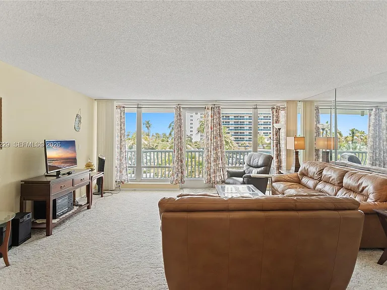 4020 Galt Ocean Dr #203 — Photo 25