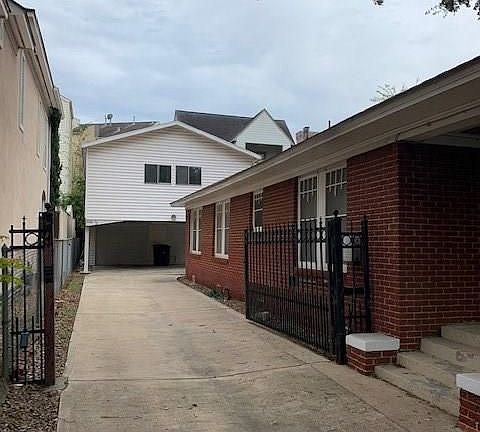 2nd image of 2500 1/2 Mandell St