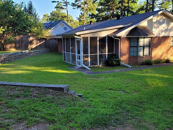 2nd image of 111 Sherwood Forest Dr