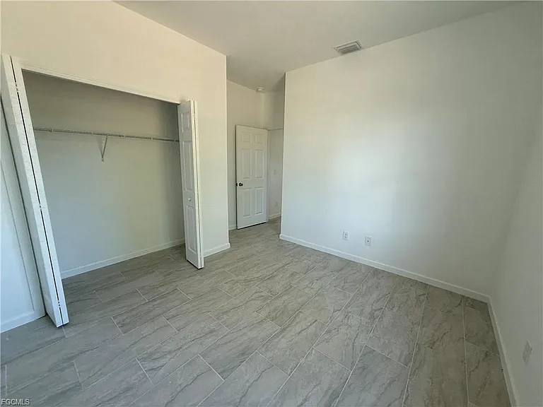 1115 Cove St E — Photo 16