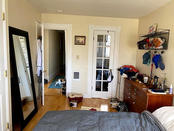 4th image of 228 Grattan St #1