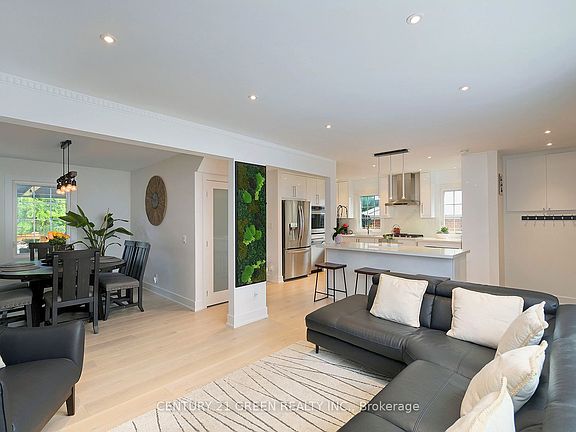 2nd image of 32 Castlebar Rd