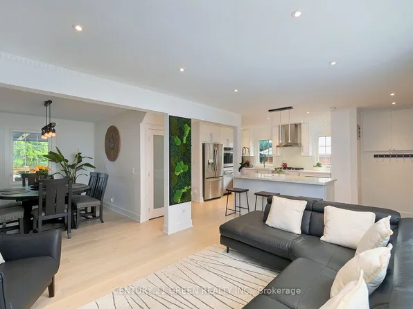 32 Castlebar Rd, Toronto, ON M8Z 2J5