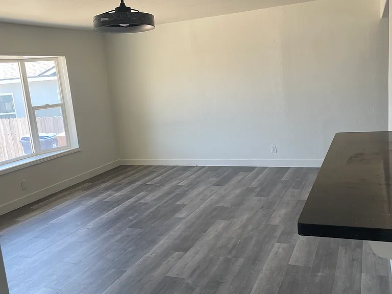 1322 Catalpa Way — Photo 6