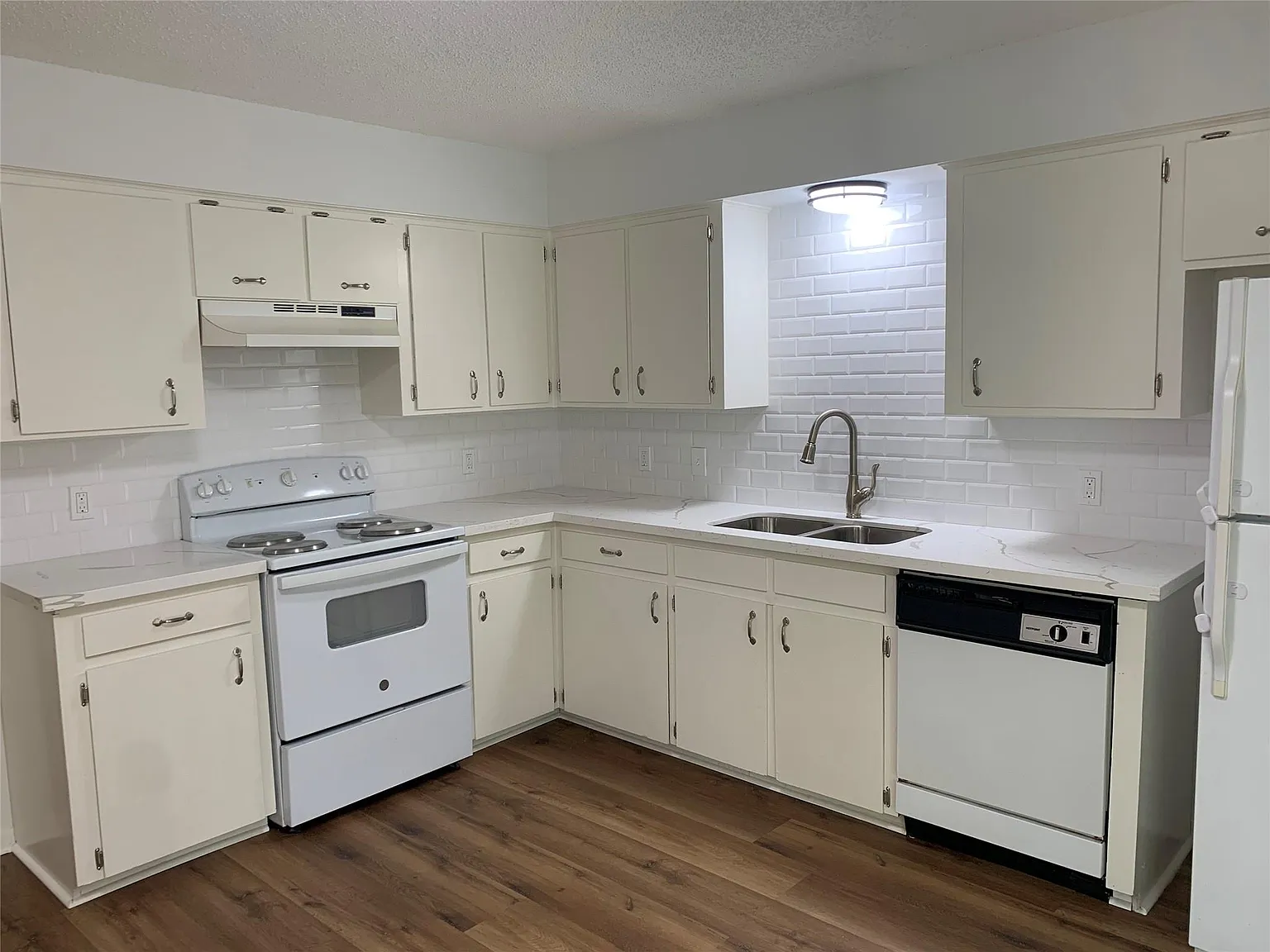 2 bed, 1.0 bath, 819 sqft, $1,150 — Photo 4