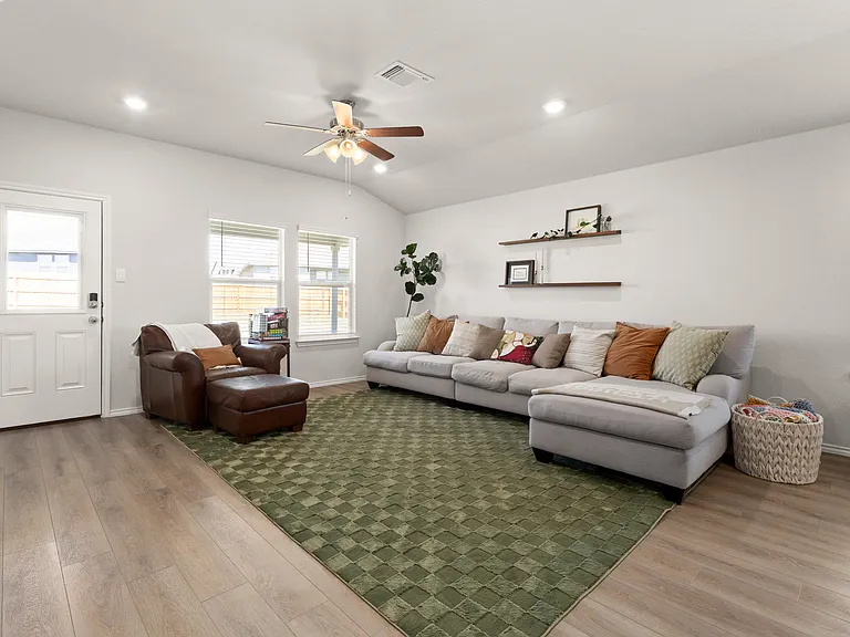 1308 Piedmont St — Photo 4