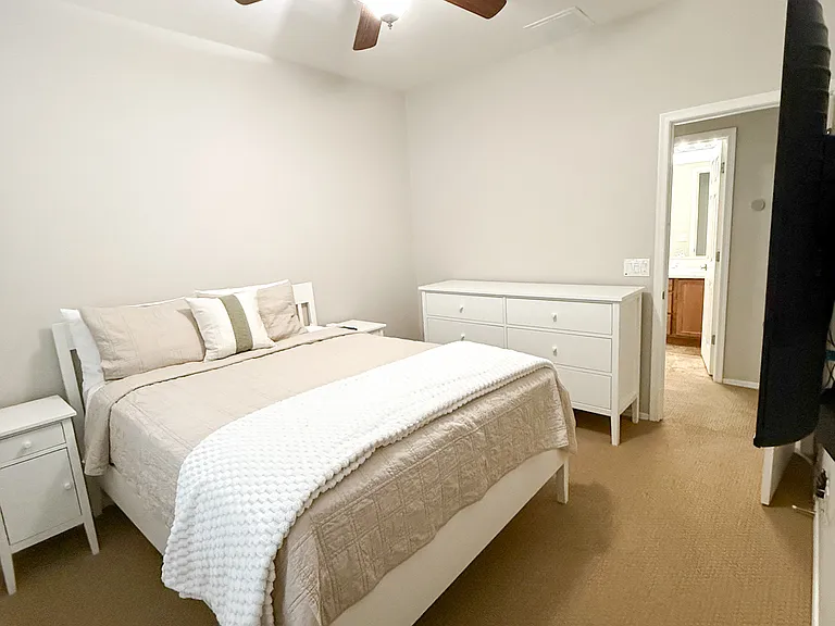 3916 E Kesler Ln — Photo 9