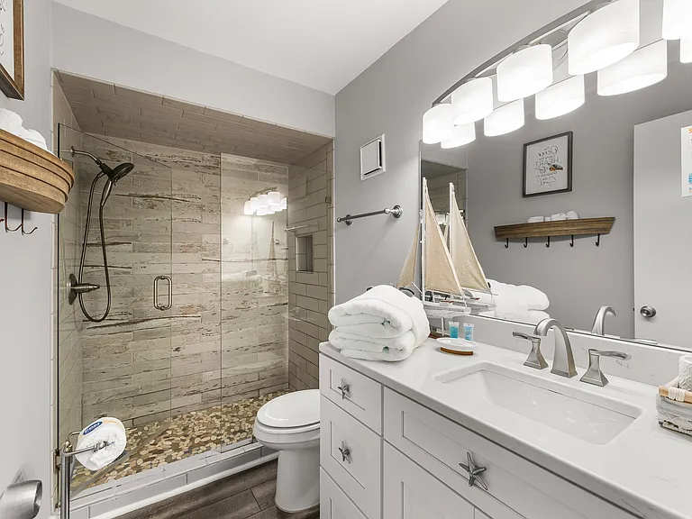 5801 Thomas Dr #818 — Photo 10