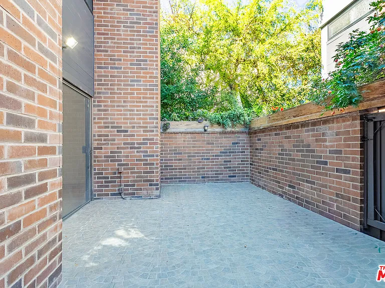 9323 Burton Way #A — Photo 8