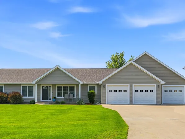 406 Pond View Dr, Wilton, IA 52778