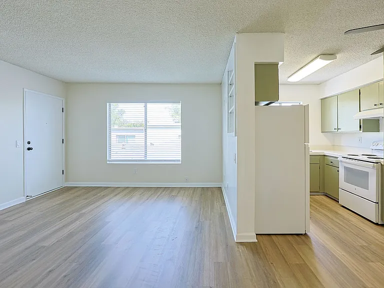 4945 Narragansett Ave — Photo 3