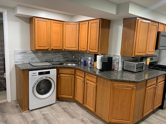 Granite countertops with full size washer