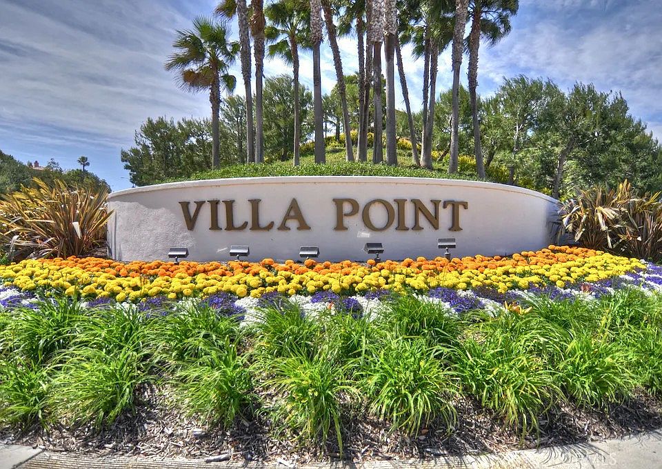1st image of 372 Villa Point Dr